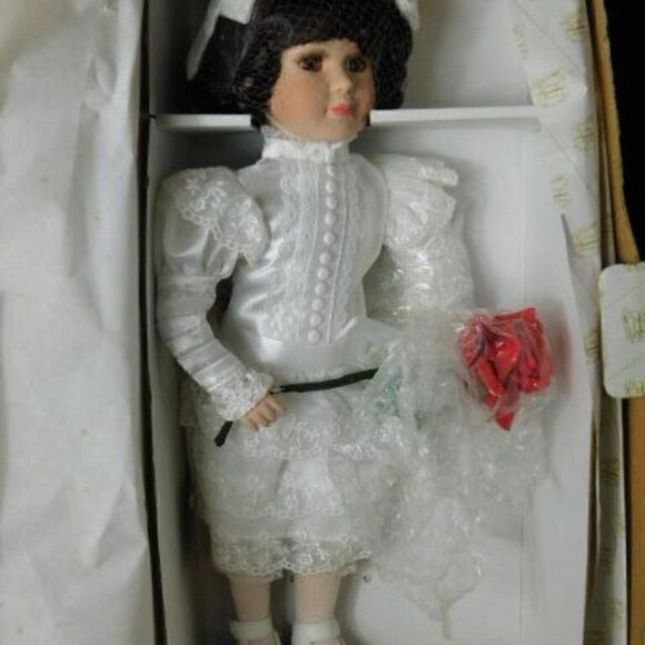 🆕Vntg
Heritage Signature Collection Porcelain Rose - Picture 2 of 2